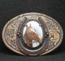 WE01152 VINTAGE 1970s  HORSE IN HORSESHOE  FLORAL WESTERN ARTWORK BELT BUCKLE