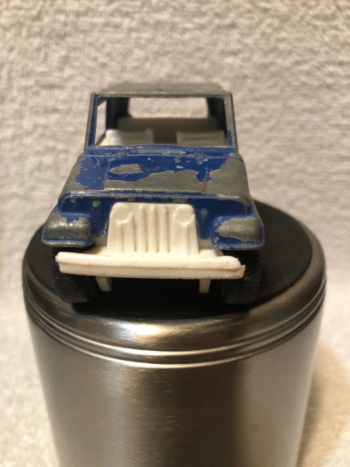Coche azul Tootsietoy Jeepster 1970 vintage Foto 2 de 4