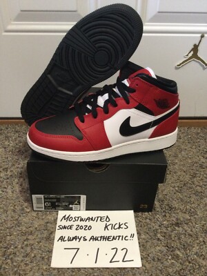 DS 2020 Nike Air Jordan Retro 1 Mid Chicago Black Toe GS Sz 6.5Y