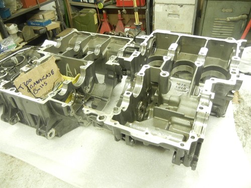 TRIUMPH 900 T300 TRIDENT TROPHY SPRINT CRANKCASE HALVES crank case 3CYL - Picture 13 of 22
