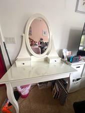White Vanity Table with Oval Mirror, Glass Top, 2 Drawers, Freestanding