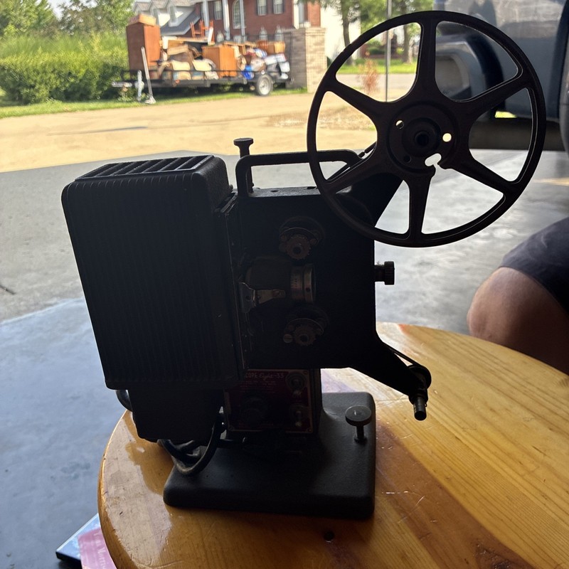 READ! AS IS! Needs Lamp! Kodascope Eight 33 - 8 MM Film Vintage Projector
