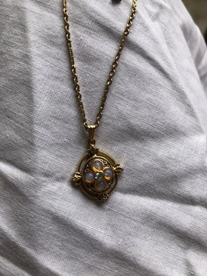 Avon Collier Avon avec pendentif croix en perle 1 см - Photo 1/4