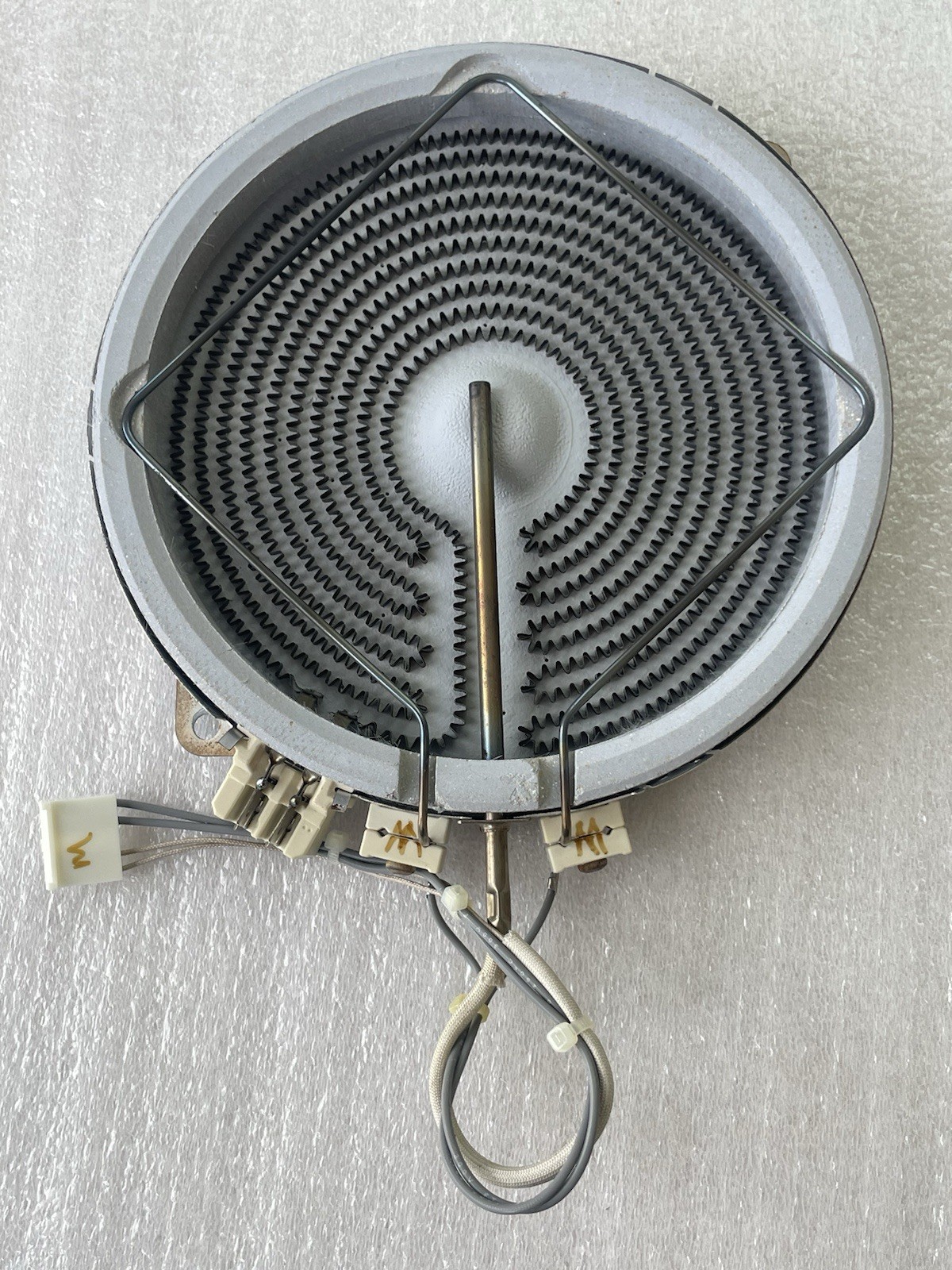 WB30T10067 GE Monogram Center Radiant Element Assembly Surface Burner 1500W, OEM