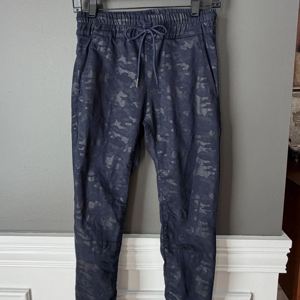 Bevy Flog Shely Camo Drawstring Ankle Pants Size 25 Navy Blue Joggers Stretch - Image 2 of 4