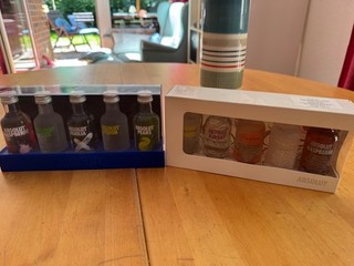 Absolut Vodka Miniaturen 2x 5x 50ml Teilweise aus Griechenland