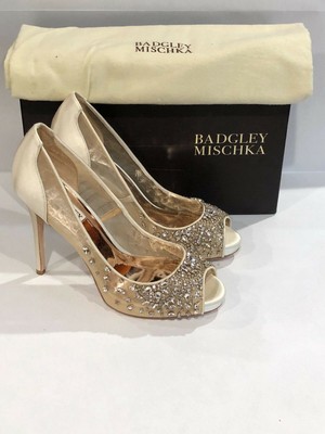 badgley mischka pepper peep toe pump