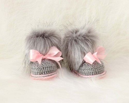 Baby gir Gray and pink faux fur booties, Newborn girl shoes, Crochet booties - Picture 3 of 7