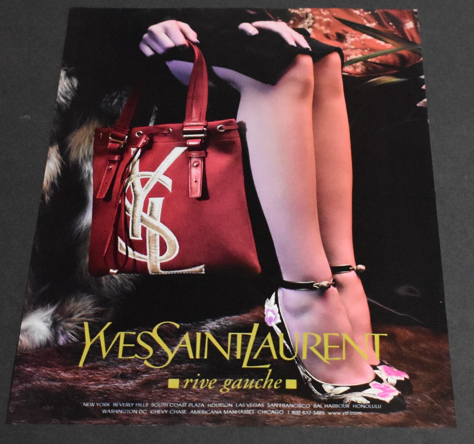 2004 Stampa Pubblico Tacchi Sexy Moda Donna Gambe Lunghe Yves Saint Laurent Abito Nero a