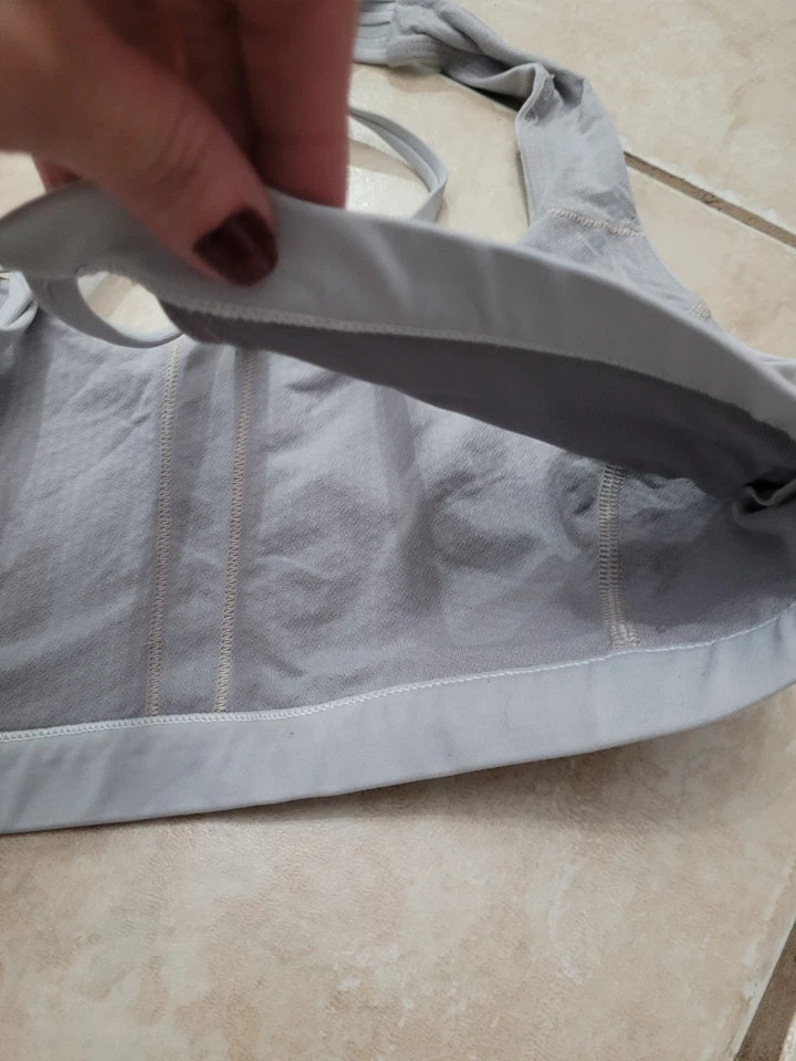 Sutiã esportivo feminino Lululemon tamanho 10 cinza crop top corrida ioga atlética - Imagem 4 de 4