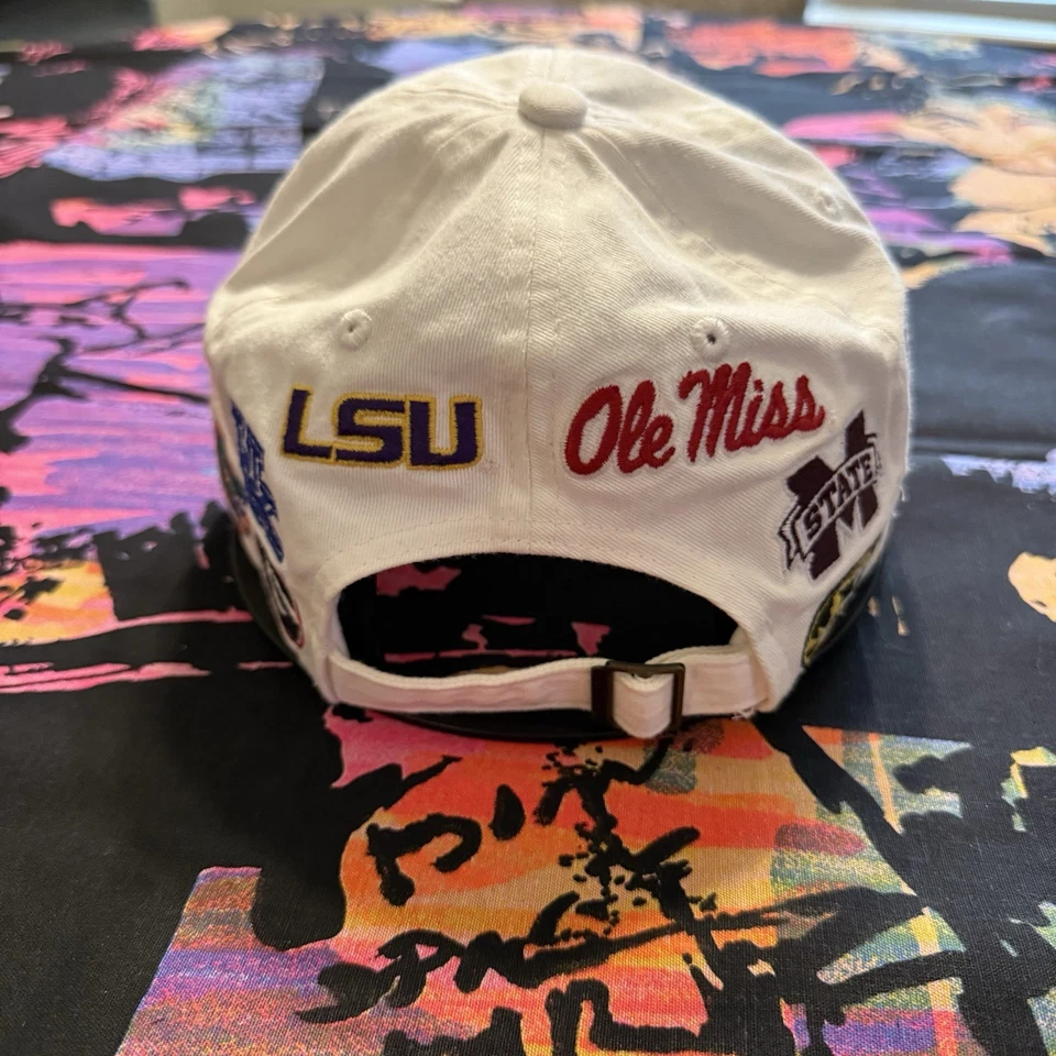 NWOT UNIVERSITY OF ARKANSAS SEC COLLEGES AOP ADJUSTABLE HAT IN WHITE ZEPHYR OSFM - Image 3 of 4