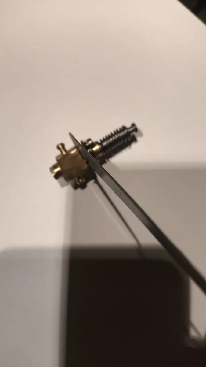 Benzinabsperrventil für das Tether Automodell.
