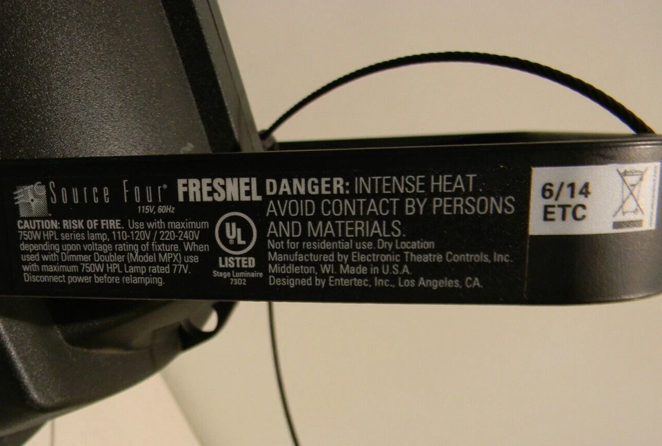 ETC Source Four Fresnel Zoom To Focus w/ Lamp, Stage Light S4 FRES7 750W 7" - Image 4 of 4