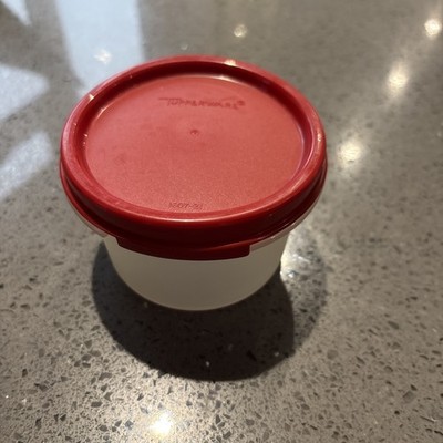 Tupperware kleiner runder Behälter mit rotem Deckel