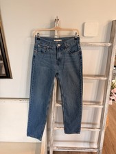 Levi  s Low Pro Straight Women  s Jeans Blue Medium Wash Low Rise 27 EUC
