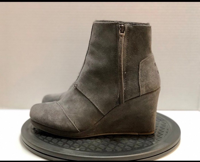 Toms Women’s Shoes Side Zip Desert Wedge Ankle Boots Booties Size 8 Gray Suede