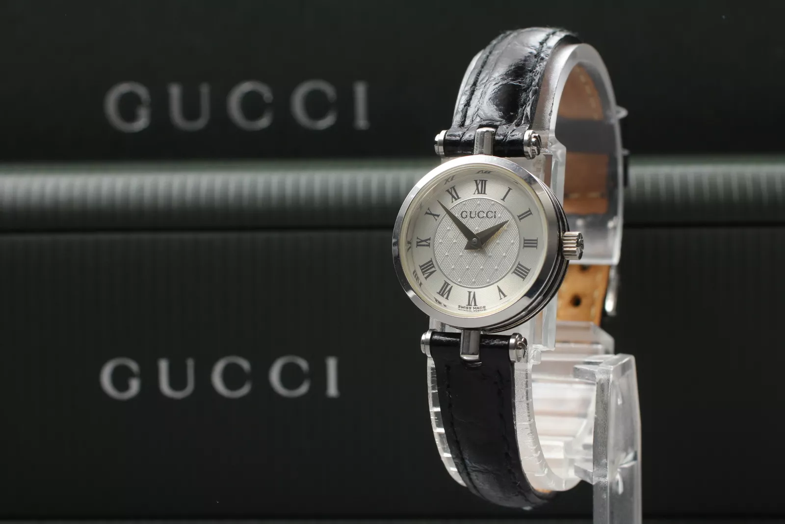 [Presque comme neuve dans sa boîte papier] Montre femme GUCCI 2040L 22mm cadran argenté quartz JAPON