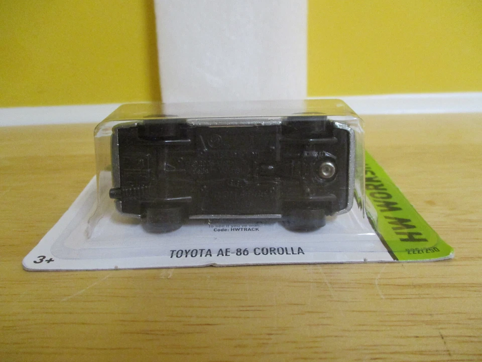 Toyota AE-86 Corolla 2014 Zamac 6/18 Hot Wheels sin usar, en caja Foto 3 de 4
