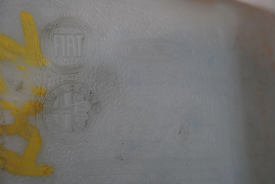 Depósito de botella limpiaparabrisas limpiaparabrisas 68240798AA Alfa Romeo 4C 2015-20 Foto 4 de 4