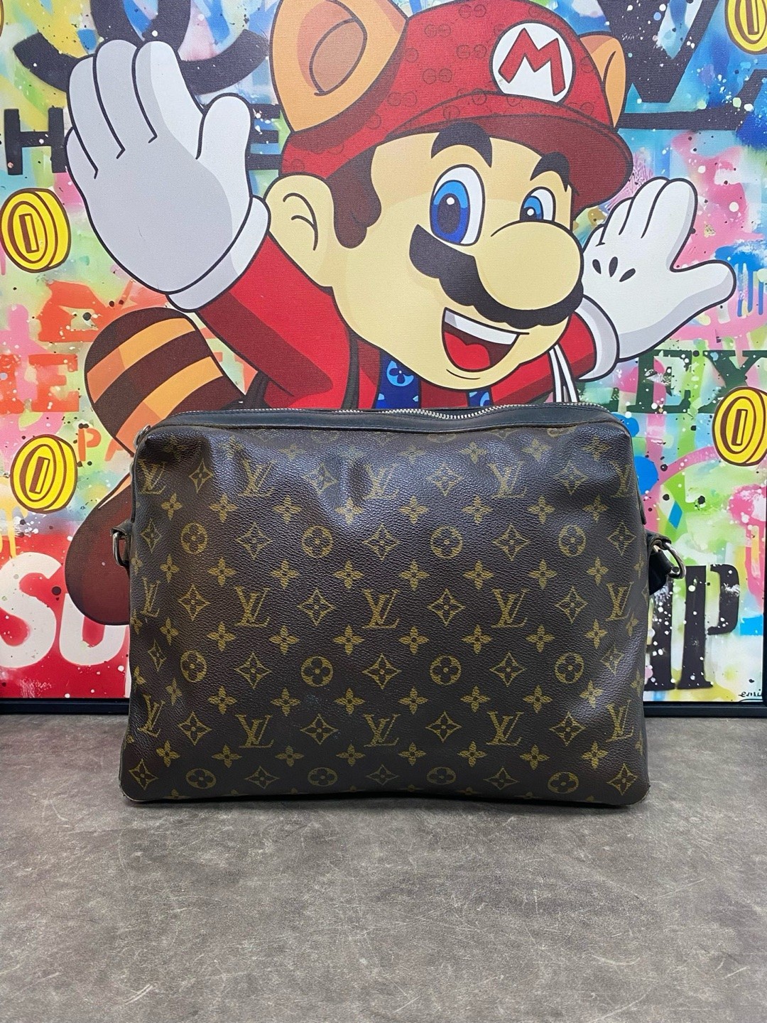 Louis Vuitton Pre-Owned Authentic Messenger Bag Monogram Free Tracked Shipping