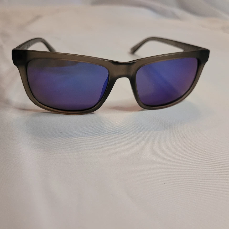 Прямоугольные солнцезащитные очки Timberland матовая серая оправа линзы с синей вспышкой TB7153 20X - Изображение 4 из 4