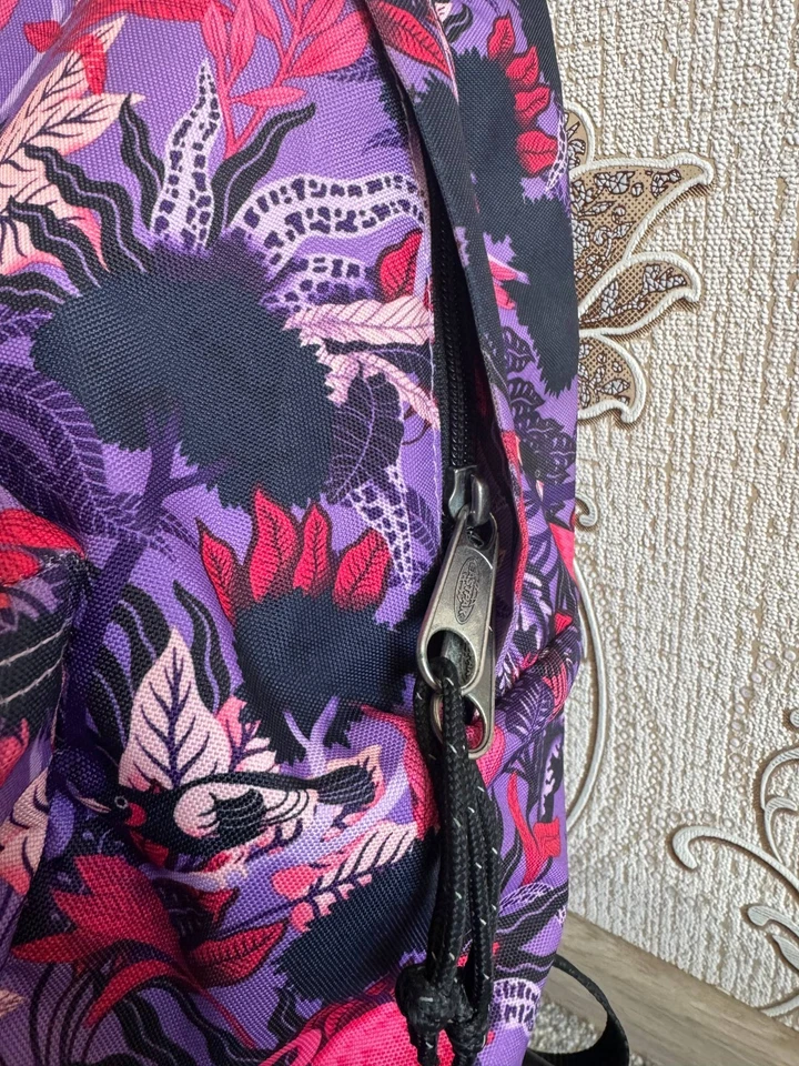 Mochila Eastpak — 24L — estampa flamingo selva roxa/rosa — poliamida - Imagem 3 de 4