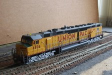 BACHMANN SPECTRUM UNION PACIFIC EMD DD40AX TWIN ENGINE LOCOMOTIVE NO.6906