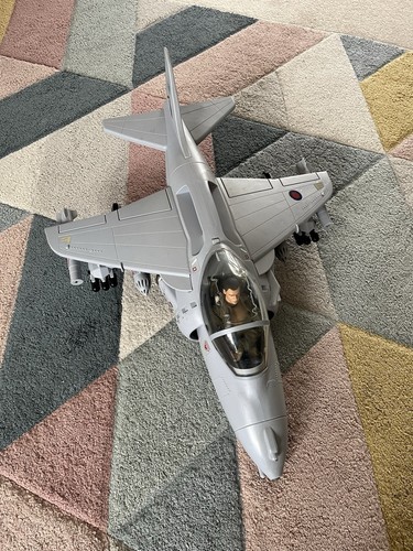 HM Armed Forces Attack V.T.O.L Jet Aeroplane Military Army + Action Figure Pilot