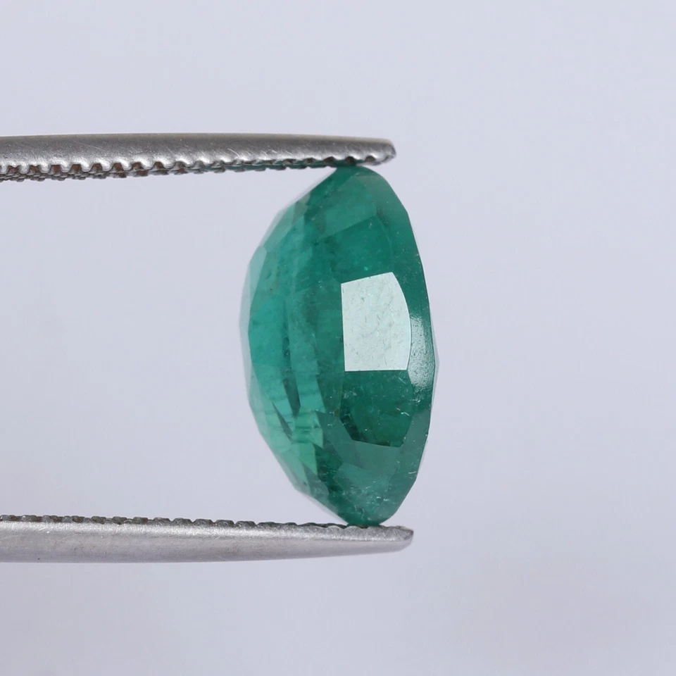 Lab-grown Loose Zambian Green Emerald Stone 7.515 Ct. Oval Cut Loose Gemstone - Image 2 of 4
