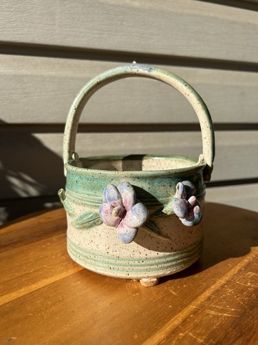 Annapolis Pottery Blue Pink Flowers Stripes Speckled Art Pottery Basket Vase 7"