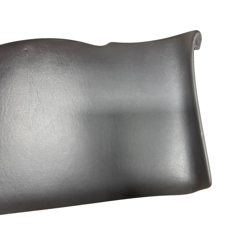 2002 Pontiac Bonneville нижней приборной панели под колонку колена валик отделки панели серый 05 - Изображение 4 из 4