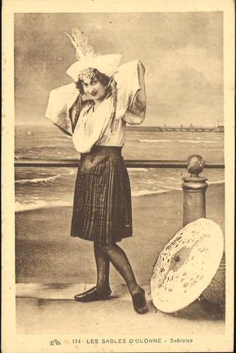 FRENCH LOCAL TRADITIONAL CLOTHES, POSTCARD, PICTURE ~1920