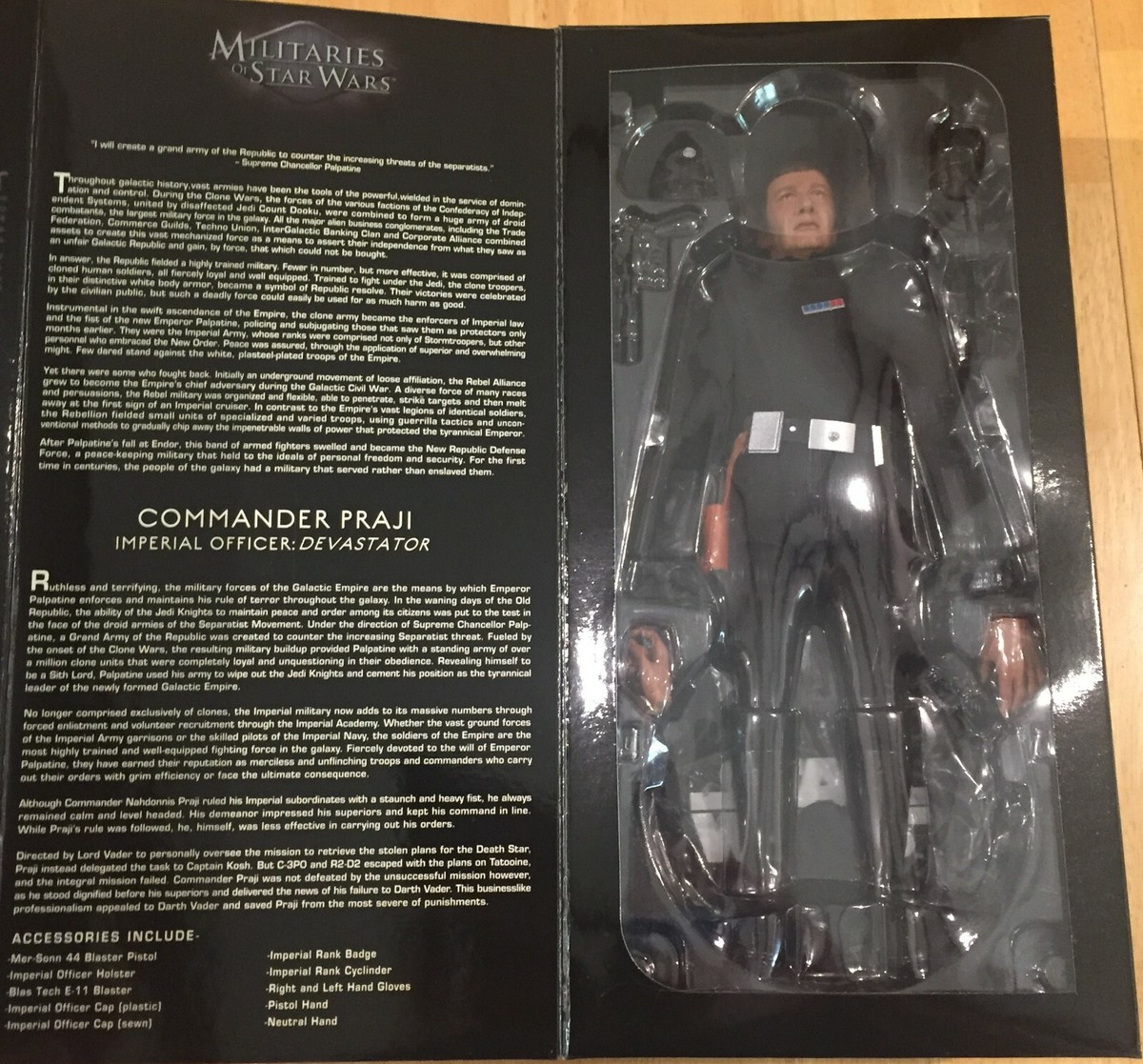 Sideshow COMMANDER PRAJI IMPERIAL OFFICER (EMPIRE / VADER / THRAWN