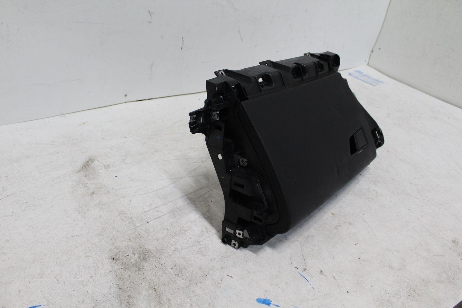 Glove Box MASERATI LEVANTE 17