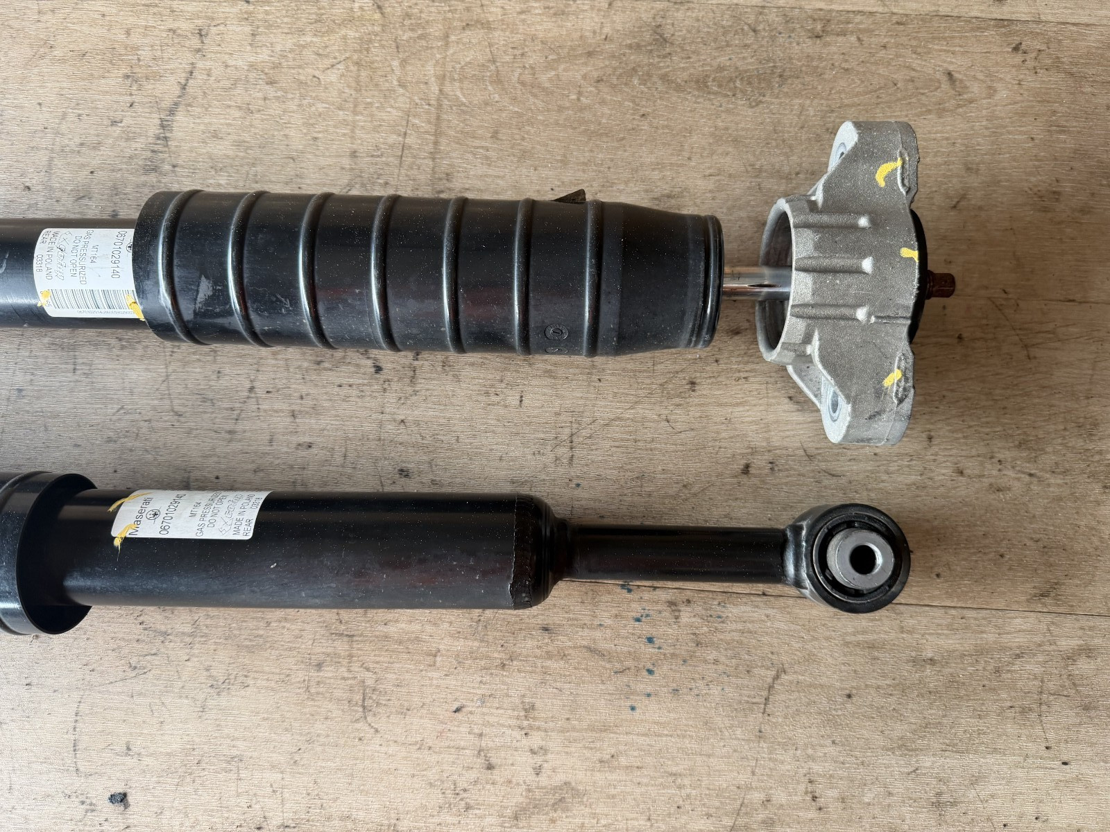 MASERATI GHIBLI OEM 17-21 SET REAR LEFT AND RIGHT SHOCK ABSORBER STRUT