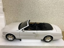 1 18 Bentley Azure 2006 White 100139502