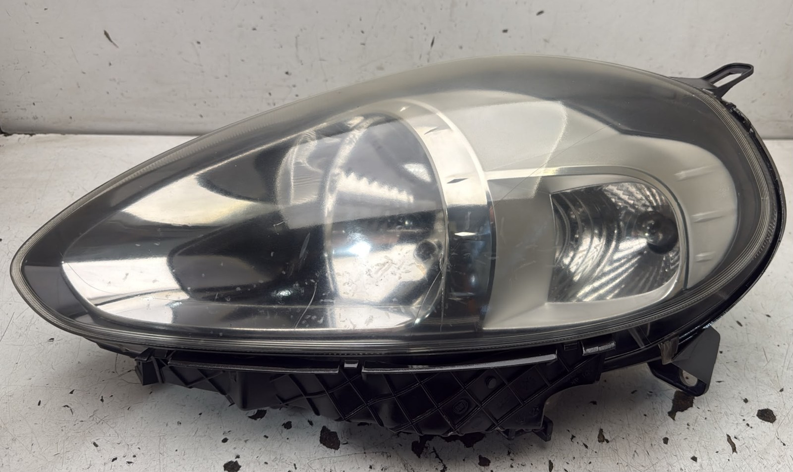 FARO ANTERIORE SINISTRO PER FIAT Grande Punto 1° Serie (05>08)
