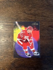 Steve Yzerman Cards, Rookie Cards and Autograph Memorabilia Guide 17