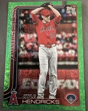 2025 Topps Update Kyle Hendricks #US136 Green Rainbow Foil /99 Angels