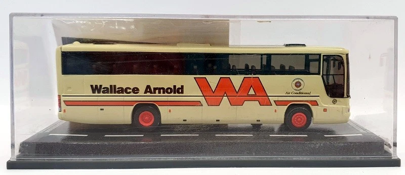 Corgi 1/76 Scale Diecast OM43301 - Plaxton Premiere - Wallace Arnold - Image 3 of 3