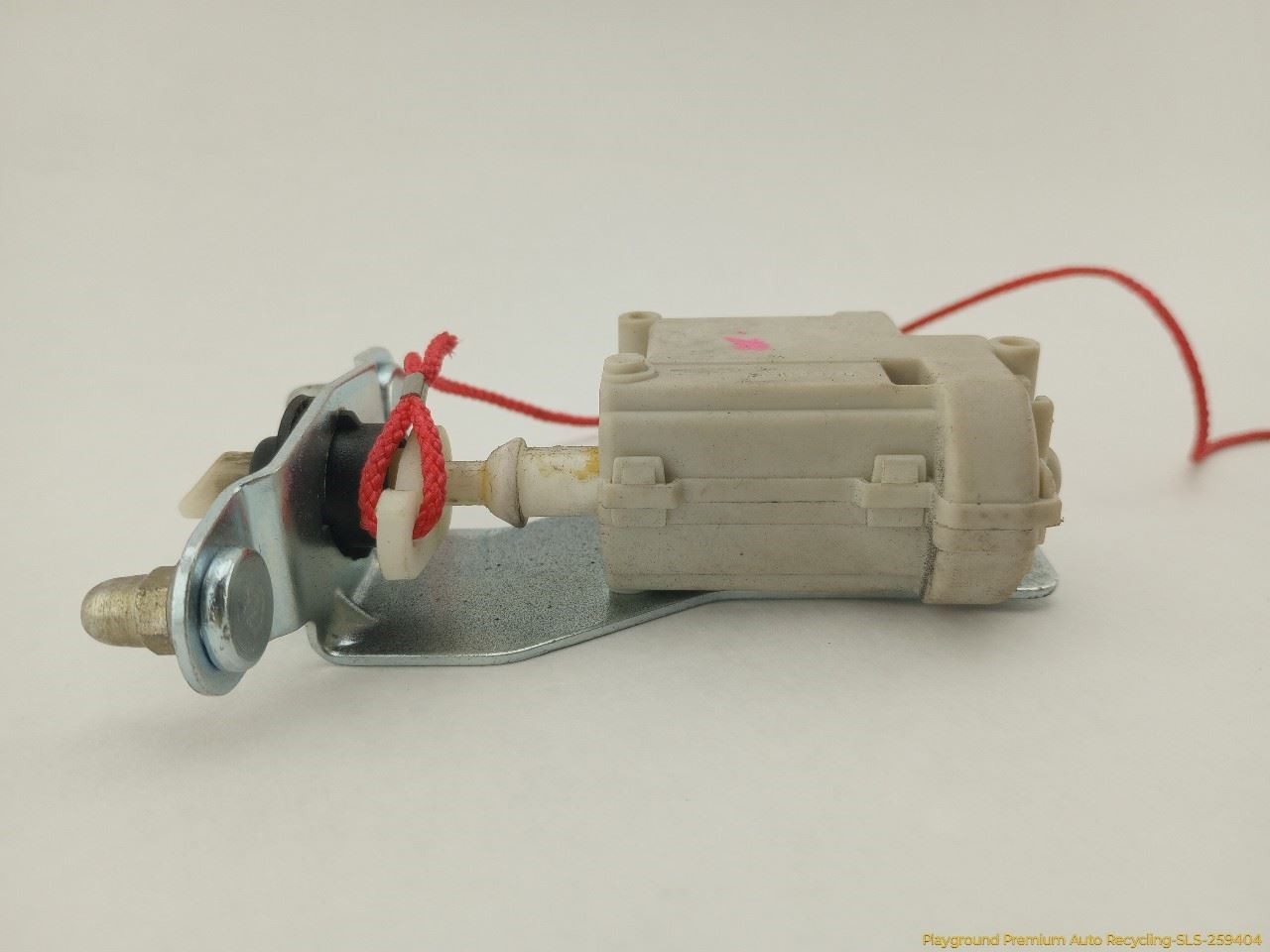 Maserati Quattroporte 2003-2008 Fuel door