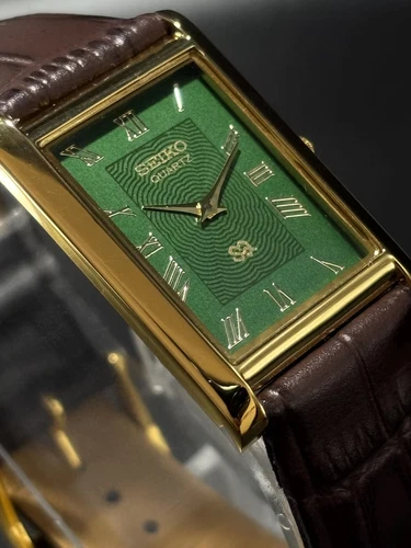 Vintage Seiko Slim Quartz Men's Wrist Watch | Leather strap | Green Roman Dial