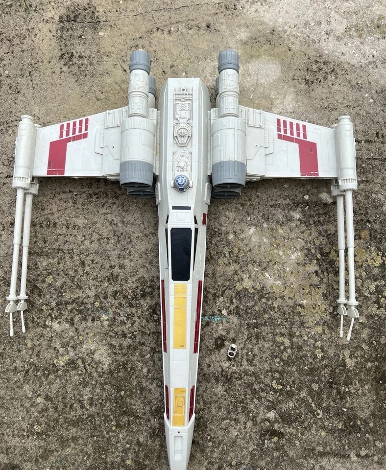 Пластиковый истребитель Star Wars X Wing Hasbro 30x24 R2D2 издает звуки при нажатии - Изображение 2 из 4