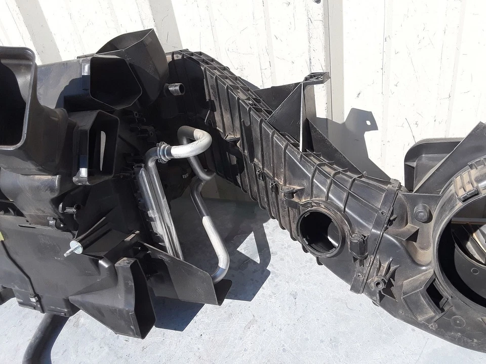 2014-2018 MERCEDES-BENZ SPRINTER 2500 HVAC CLIMATE HEATER MOTOR HOUSING BOX OEM - Image 3 of 4