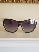 Preowned Oscar de la Renta Sunglasses excellent condition