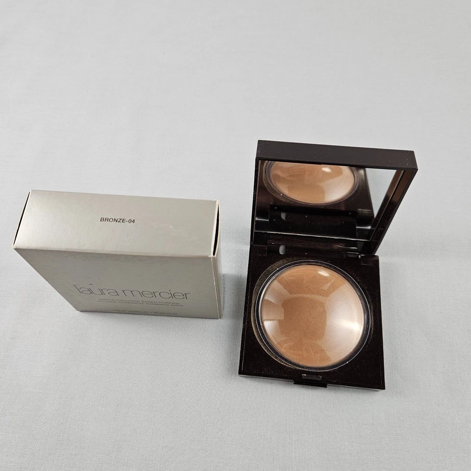 Laura Mercier Matte Radiance Baked Powder #BRONZE-04 7.50g / 0.26oz - Image 2 of 4