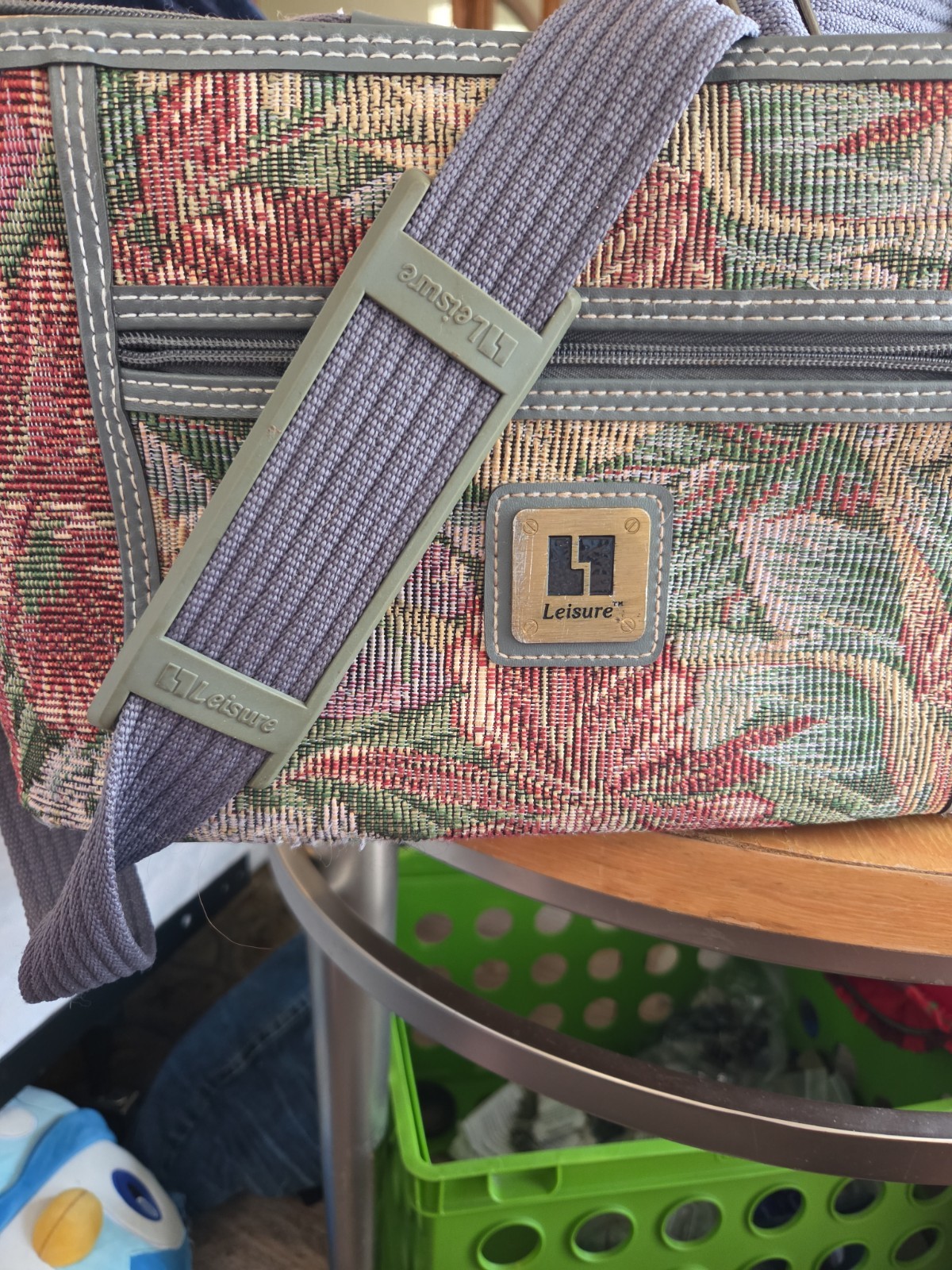 Near Mint Vintage 1980s Leisure Tapestry Train Case Makeup Travel Strap 14", Vtg