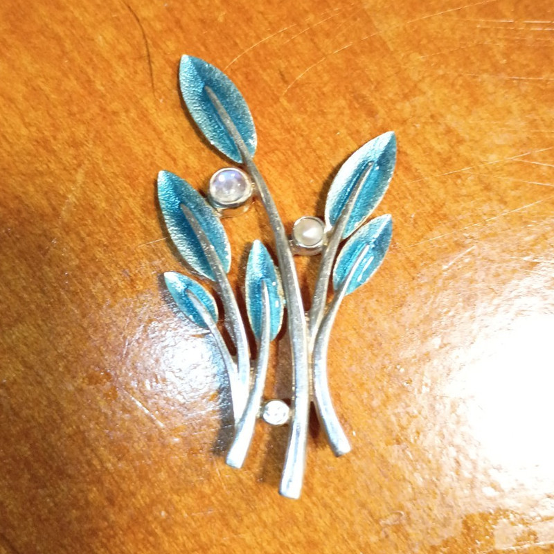 Sheila Fleet Sterling Silver Rowan Leaf Brooch with Round White Pearl ESBX157