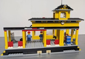 LEGO 7997 Yellow Train Station Minifigs City