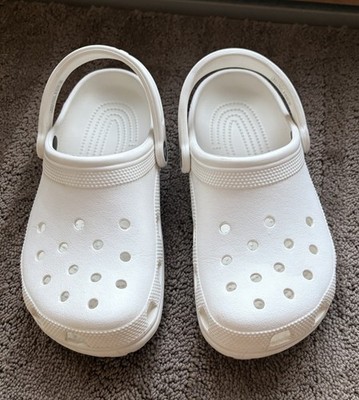 White Crocs .. Men's 6 And Women's 8 .. Excellent Condition